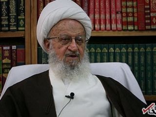 آیت الله مکارم : سوالم از مسوولان حج این است که آیا عمره مستحب را به هر قیمتی باید برویم؟