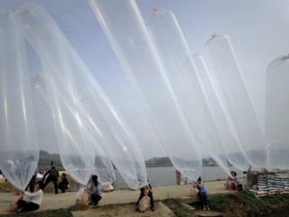 هزاران نسخه از فیلم 'مصاحبه' با بالون به کره شمالی 'فرستاده شد'