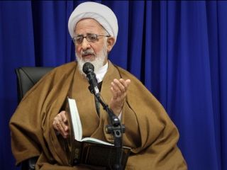 آیت‌الله جوادی آملی : مسلمانان با جهاد اکبر حرمین را از اسارت و غارت آل‌سعود نجات بدهند