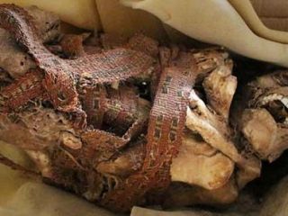 جسد مومیایی ۹۰۰ ساله کنار خیابان