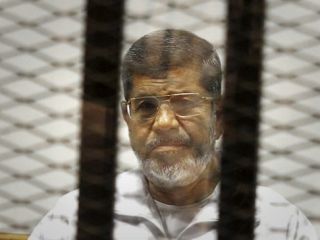 محمد مرسی به تحمل ۲۰ سال زندان محکوم شد