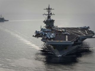 ناوگان آمریکا چهار کشتی را هنگام عبور از تنگه هرمز همراهی کرد