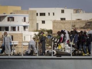 نجات هزاران مهاجر در آبهای مدیترانه