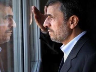 امام فرمودند آقای دکتر احمدی‌نژاد روی این صندلی بنشین!