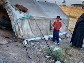 کودک ۸ ساله‌ای که خرج والدینش را می‌دهد!