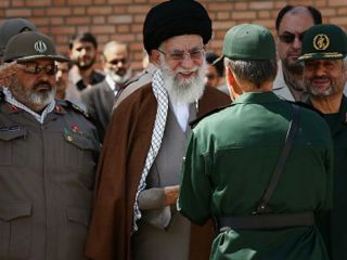 آیت الله خامنه ای: اجازه نمی دهیم از مراکز نظامی ایران بازرسی شود