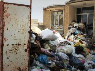 کشف ۱۰۰ تن زباله از منزل زن ۶۰ ساله بوکانی!