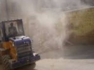 خانواده مقتول برای انتقام،خانه ۴تن از بستگان قاتل را با لودر ویران کردند!