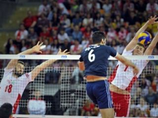 سرگیجه کارگردان تلویزیونی شبکه ۳ برای پخش والیبال/تاخیر۷۰ ثانیه ای هم کارساز نشد