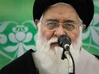 امام جمعه مشهد: اینکه بگوییم تحریم ها اثری نداشته، مثل این است که بگوییم بمباران صدام اثر نداشته