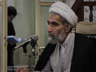 مدیر حوزه علمیه ایروانی: رفتن زنان به استادیوم، اشاعه فحشاست