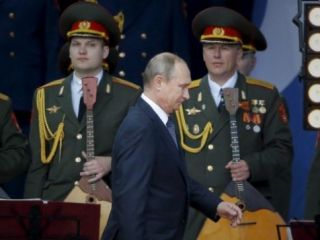 پوتین: چهل موشک بالستیک قاره‌پیما به زرادخانه هسته‌ای روسیه اضافه می‌کنیم