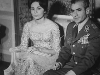 گاردین: ایرانیان با اشتیاق از خاطرات شاه حرف می‌زنند