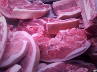 قاچاق مواد غذایی در چین؛ کشف گوشت‌های یخ‌زده چهل سال پیش