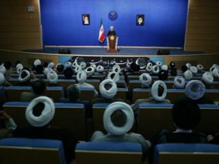 'تشنج' دوباره در مراسم افطاری حسن روحانی