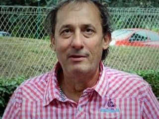 مظنون حمله به کارخانه مواد شیمیایی، با سر بریده مقتول عکس انداخته بود