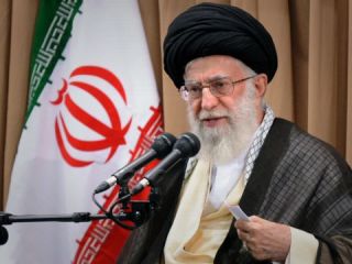 خامنه‌ای: قوه قضائیه در مقابل تهدیدها بایستد