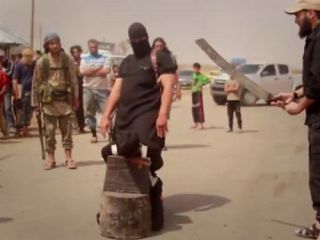 داعش برای نخستین بار ۲ زن را گردن زد!