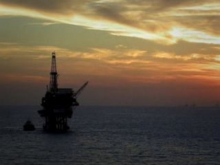 نماینده مجلس: یک دکل نفتی دیگر نیز خریداری شده، اما وارد ایران نشده است