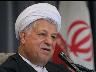 هاشمی: آیت‌الله خامنه‌ای محور اساسی حیات انقلاب است