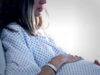 عوارض حاملگی در سن پائین