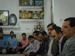 هنرمندان و روزنامه نگاران به خانه اولیای دم رفتند تا برای محیط‎‌بان دنا تقاضای بخشش کنند