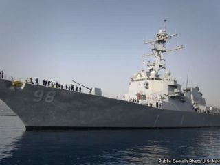 مقام پنتاگون: یک ناو هدف لیزر از یک کشتی با پرچم ایران قرار گرفت