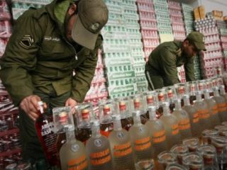 وزارت بهداشت: سالانه ۴۲۰ میلیون لیتر الکل در کشور مصرف می‌شود