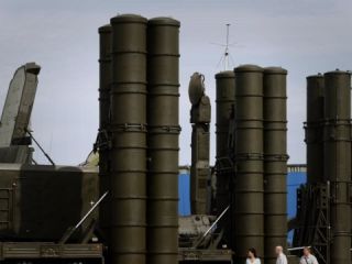 مشاور پوتین: روسیه در حال نوسازی سامانه اس-۳۰۰ برای ایران است