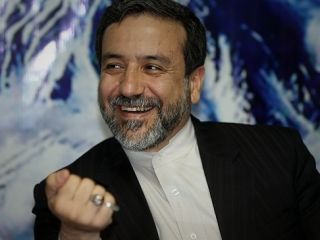 نماینده مجلس خطاب به عراقچی: با کاهش سانتریفیوژها در نطنز، چه تعداد از بچه های اردستان بیکار می شوند؟