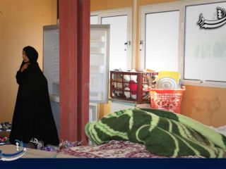 زندگی خانواده بی خانمان قمی در کانکس نیروی انتظامی