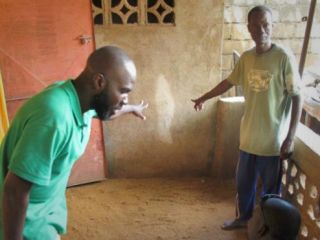 تجمع هزاران نفر در مالی برای 'رویت نشانه مذهبی روی دیوار'