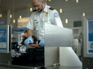 هتک حرمت مسافران ایرانی در ترکیه!/ سیلی بر صورت دختر ایرانی نروژی