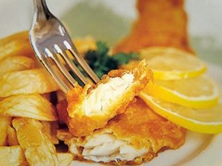 ماهی و سیب زمینی سرخ شده , fish and chips  غذای محبوب بریتانیایی ها