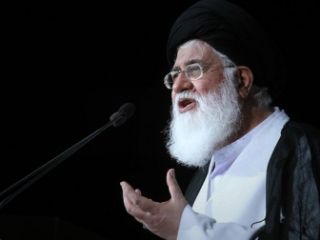 علم الهدی: عده ای درصدد بزک کردن چهره آمریکا هستند