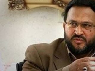 مشاور فرمانده کل سپاه: شریعتمداری اصرار دارد بگوید رهبر مثل من فکر می‌کند