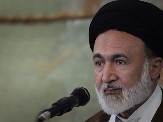 نماینده ولی فقیه در حج: در جریان اتفاق فرودگاه جده عده ای ضد دین خیانت بزرگی انجام دادند؛ می گفتند حج را باید تعطیل کنیم