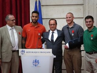 اعطای نشان “لژیون دونور” فرانسه به سه امریکایی و یک بریتانیایی به خاطر متوقف کردن عملیات تروریستی