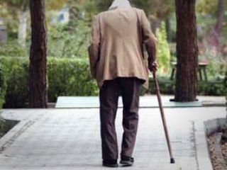 زندگی پیرمرد ٨٨ ساله در شکنجه‌گاه زیرزمینی