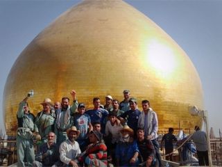 اتمام ساخت گنبد طلا برای حرم امامین عسگریین با ۲۵ هزار خشت طلا [۹۰۰ میلیون دلار] توسط دولت ایران