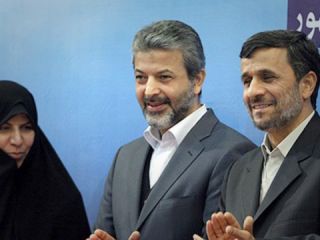 وزیر علوم احمدی‌نژاد، «۱۴۳۰ سکه طلا به شیوه دوران قاجار توزیع کرده بود»