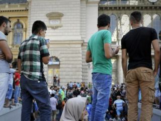 بحران پناهجویان؛ پلیس اتریش ۲۴ تبعه افغانستان را که در آستانه خفگی بودند، نجات داد