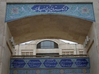 به جای «سلفی» بگویید «خود عکس»