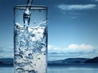 ۵ نشانه کمبود آب در بدن