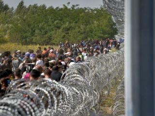 صربستان از مجارستان خواست به پناهجویان اجازه ورود دهد