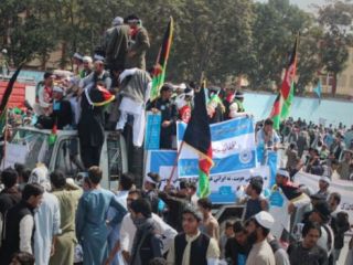 جنجال بر سر واژه 'افغان' مانع توزیع شناسنامه‌های الکترونیک در افغانستان