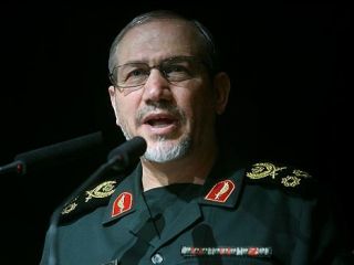 سردار صفوی: مسئولان ببینند چه کرده اند که مردم حاضر نشدند از دریافت یارانه انصراف دهند