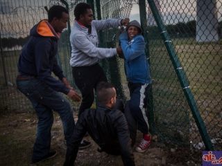 گذر از تونل های مرگ در مرز فرانسه و انگلستان