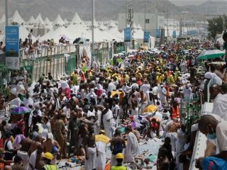 روایت ایندپندنت از فاجعه منا: حجاج از هم بالا می رفتند تا بتوانند نفس بکشند