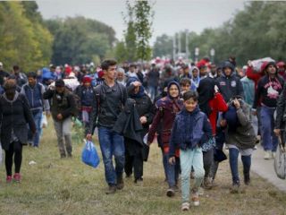 ترامپ:‌ اگر رئیس جمهور شوم سوری ها را پس می فرستم